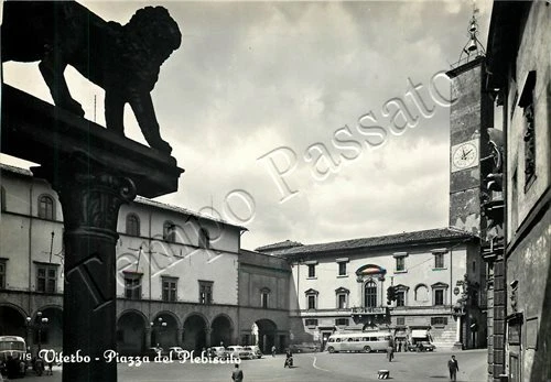 Cartolina di Viterbo, corriera in piazza del Plebiscito - 1956