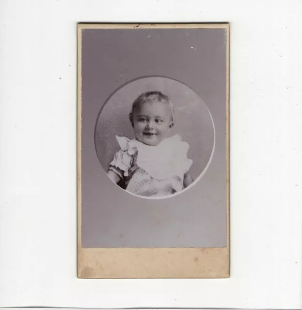 CDV Foto Niedliches kleines Kind - um 1900
