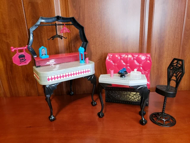 MONSTER HIGH DRACULAURA Die-Ner Playset Diner Table Bench Kitchen EUR ...