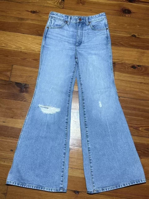 Wrangler Jeans Women's 26x32 Wanderer 626 High Rise Flare Distressed