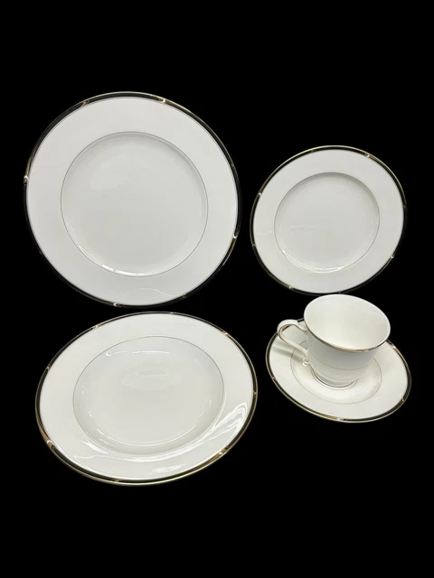 MIKASA ACADEMY HUESO China Pieza Plato Juego Blanco W Negro