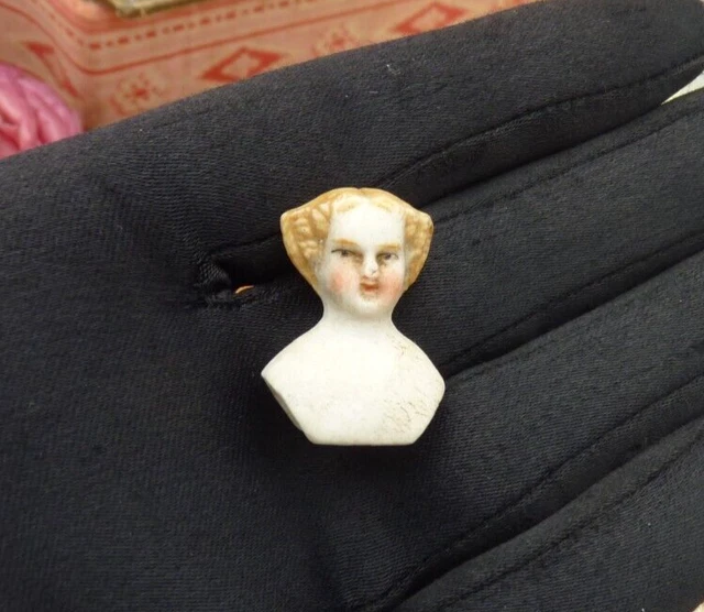 POUPEE ANCIENNE MINI BAIGNEUR TRES ANCIEN ARTICULE 8 CM