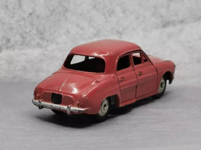 DINKY TOYS REF 24E FRANCE RENAULT DAUPHINE ech. 1/43