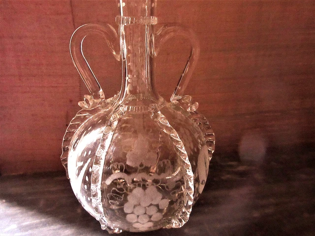 Carafe Hollandaise En Verre Souffle A Decor De  Moulins Pampres De Vigne Oiseaux