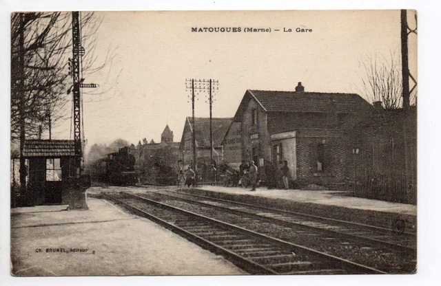 MATOUGUES  Marne CPA 51 la gare le train arrive en gare