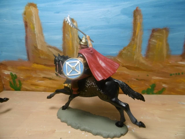 cavalier gaulois, tête nue, avec glaive et bouclier - Soldats de Plomb