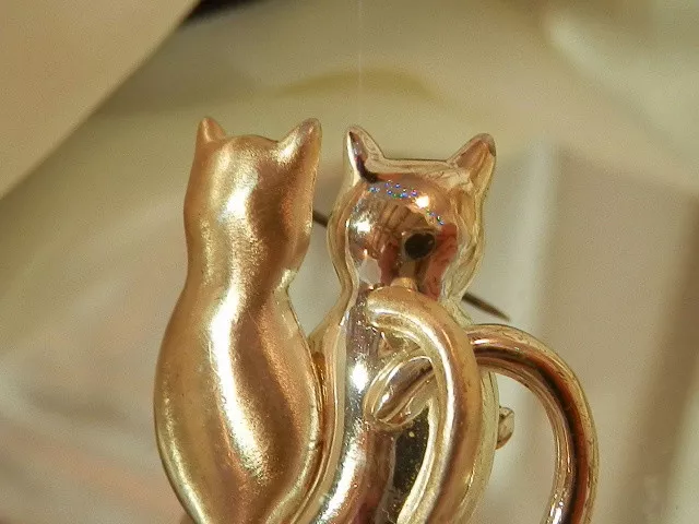 Very Nice Cat's In Love Two Tone Brushed Mellow Gold And Silver Brooch Fun 396a7