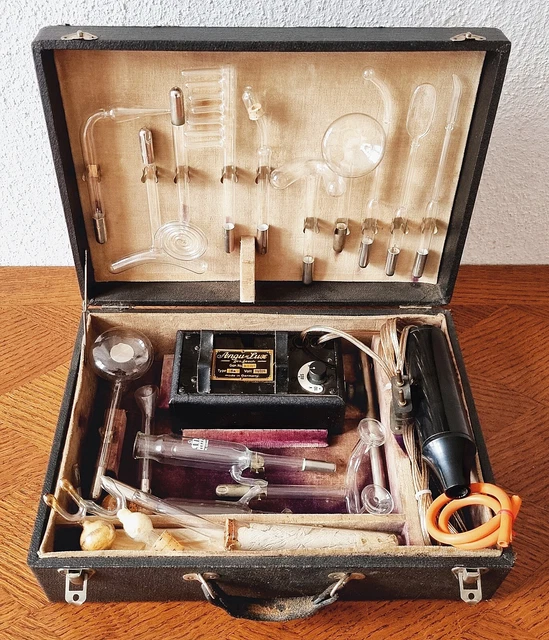 Altes, deutsches ANGU=LUX Hochfrequenz Reizstrom Therapiegerät im Koffer um 1920