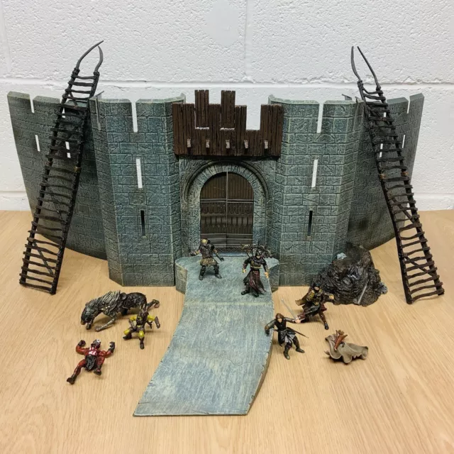 LOTR Lord of the Rings Armies of Middle Earth Helms Deep Playset & Figures