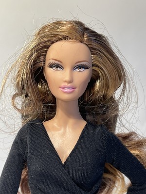 MATTEL BARBIE BASICS Model No 02 Collection 001 R9918 Black Label 2009