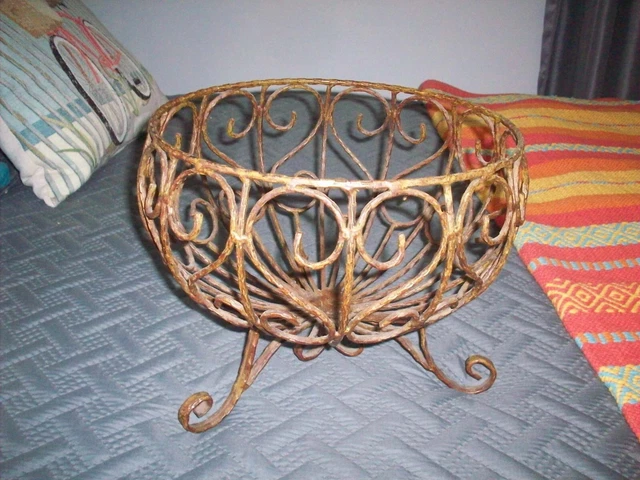 Fruit Bowl – Pre-Owned – Metal Basket – Decorative Wrought Iron – Hand Crafted