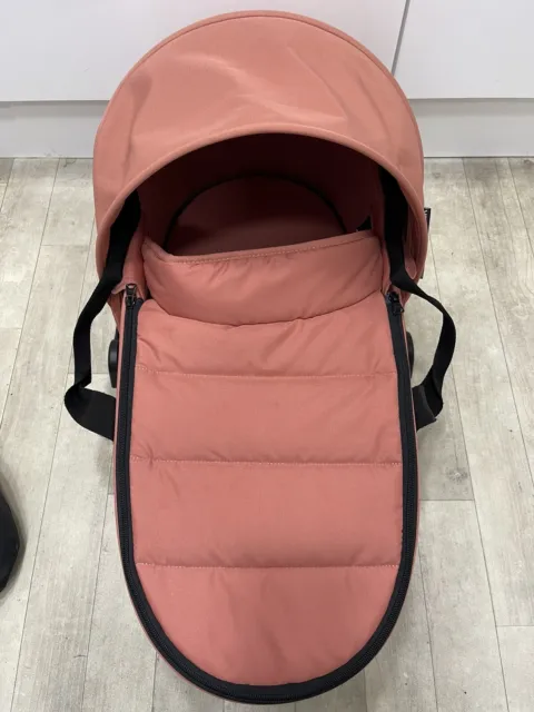 Babyzen Yoyo Bassinet / Carrycot + Adapters  - Ginger  - Raincover- RRP £245