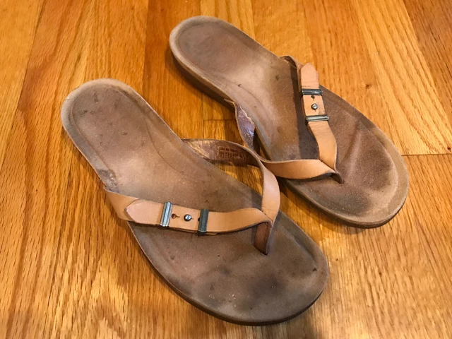 UGG Tan Leather Flip Flop Sandals 8 Thong Comfort Sandal