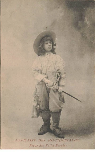 Escrime Al#Al00535 Capitaine Des Mousquetaires Revue Des Folies Bergere