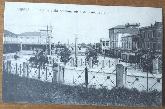 R142] PADOVA PIAZZALE DELLA STAZIONE VISTO DAL CAVALCAVIA Non viaggiata