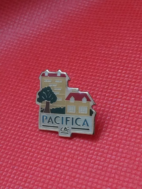 Pins Pin's Badge Epinglette Vintage Collection Banque Assurance Logo Pacifica