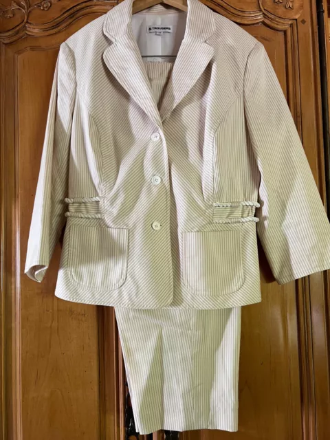 Beige/White Thin Vertical Stripe Cotton/Polyester/Elastic 2 Pc.pant Suit. Sz. 12