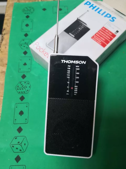 Petite radio portable vintage THOMSON modèle RT 205 sur piles avec gamme FM/GO