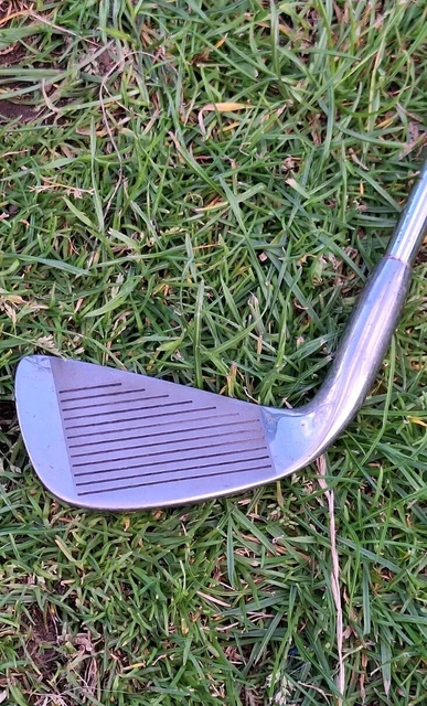 Pinseeker PRO-MK II Chipper 90.5cm Playing Length Steel Shaft HBS Grip Pinseeker PRO-MK II Chipper 90.5cm Playing Length Steel Shaft HBS Grip