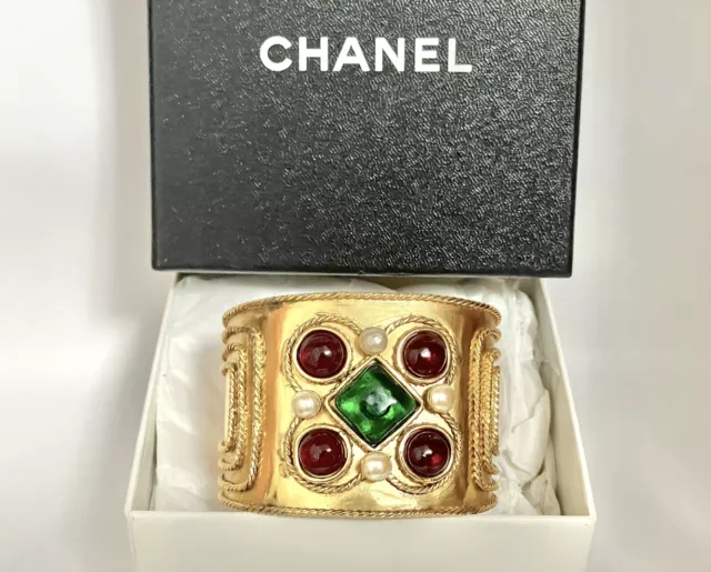 VINTAGE CHANEL 1986 Red Green Gripoix Pearls Gold Carved Cuff Bracelet +Cc  Box £2,263.44 - PicClick UK