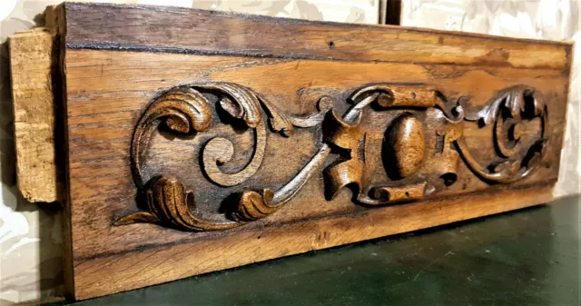 Overdoor pediment scroll leaf carving - Antique french architectural salvage 18"