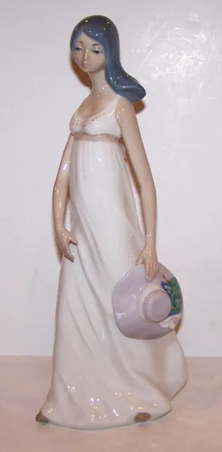 Beautiful Casades Made In Spain Lady With Hat 11 1/2" Figurine