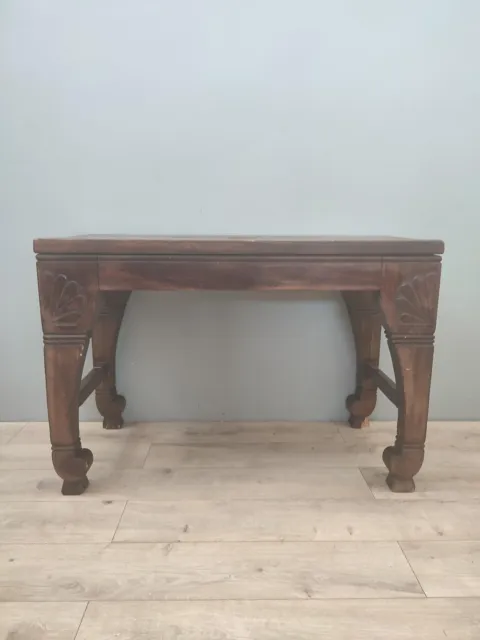 63063 Tavolo in legno con intaglia