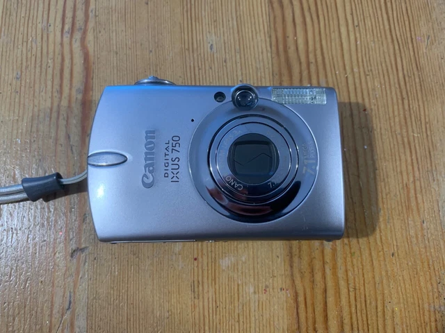 Canon digital camera ixus 750 immaculate with Lowepro case.