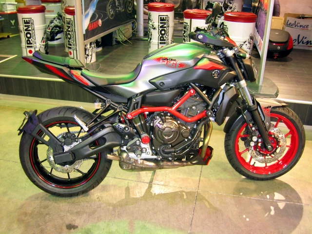 Soporte de Placa Redondo Rueda, Guarda Barros Yamaha MT07 Desde Año 2014 A 2024
