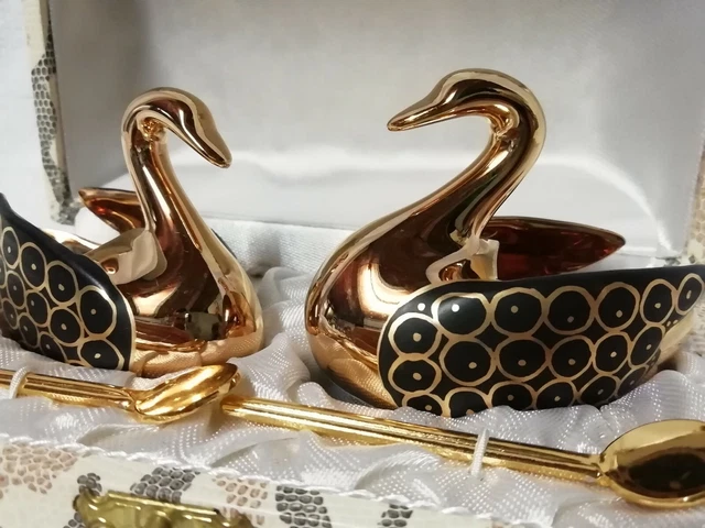 Ancienne Paire De Salière & Poivrière En Porcelaine De Limoges " Cygnes "