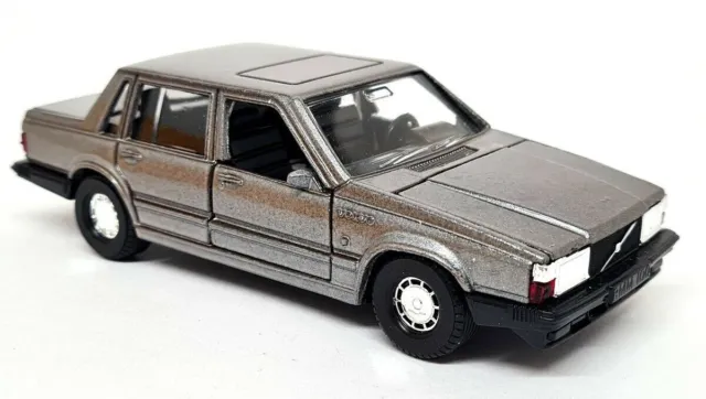 Corgi 1/36 - Volvo 760 Turbo Metallic Grey C435/1 Vintage Model Toy Car - Boxed