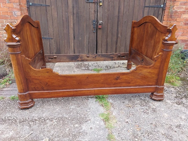 Stunning 19th Century Louis Phillipe Burr Walnut French Day / Alcove Bed Frame