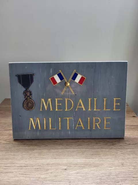 Plaque funéraire Medaille Militaire Doré Pierre Polie Marbre Militaria Bronze WW