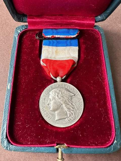 Médaille d'honneur - Ministère du Travail (échelon or) - ance - Numista