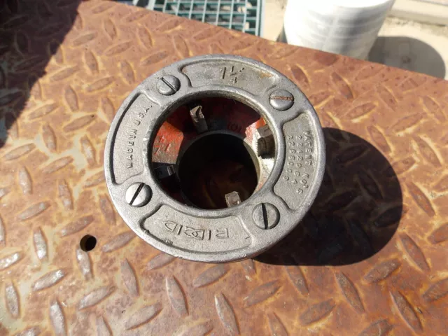Ridgid 111-R pipe threader 1 1/4 inch die,,,  has 1 chipped tooth 111r