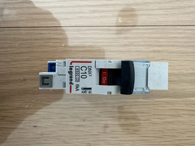 LEGRAND 406782 - Disjoncteur 10A ou C10 - Disjoncteur SANS VIS - Vente à l'UNITE