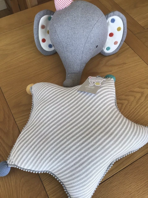 Mamas & Papas Big Top Tales Tejido Cojín en Forma de Estrella y Elefante Colgante de Pared