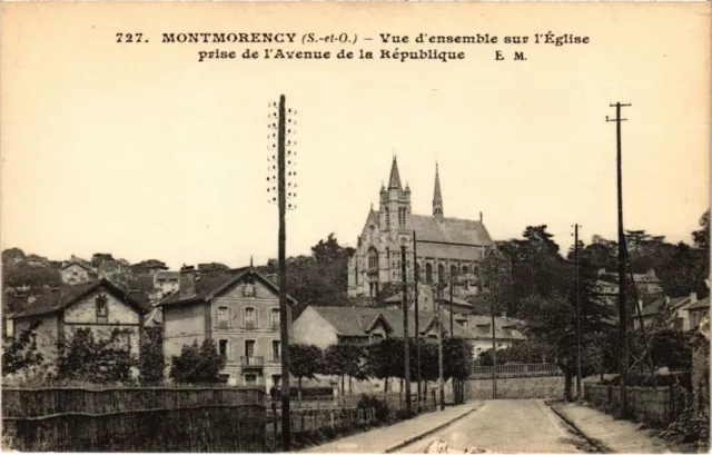 CPA MONTMORENCY - Vue d'ensemble sur l'Église (107121)