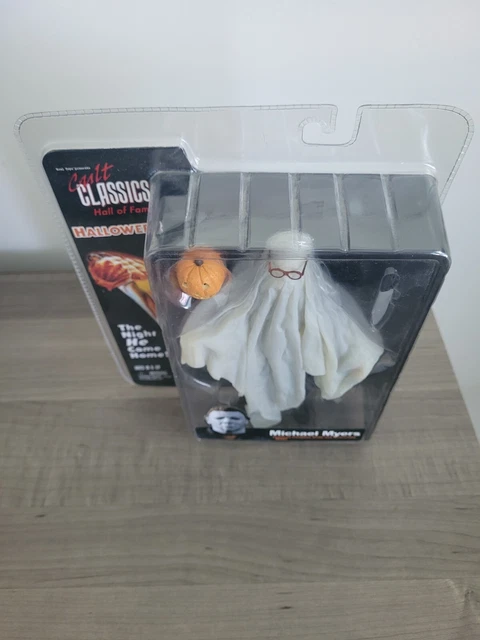 NECA Cult Classics Hall of Fame Halloween Michael Myers Ghost Sheet Bob  2