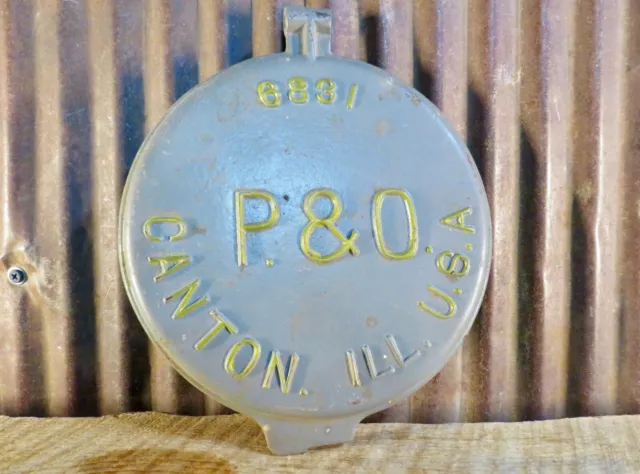 Vintage P & O Cast Iron Corn Planter Cover, 6831