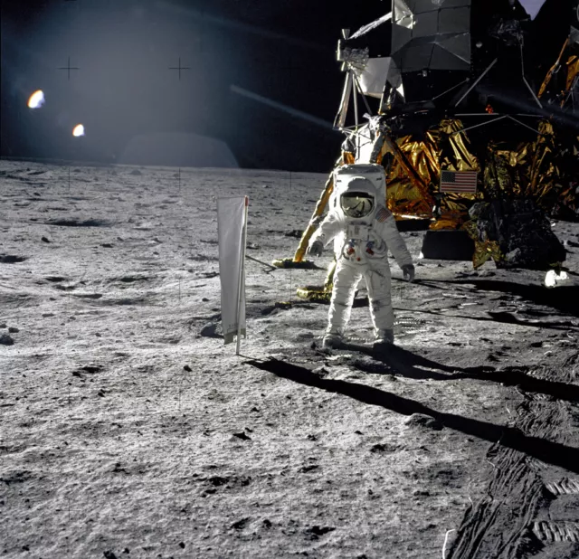 Photo Nasa - Apollo 11 Buzz Aldrin sur la lune Conquête spatiale Module lunaire