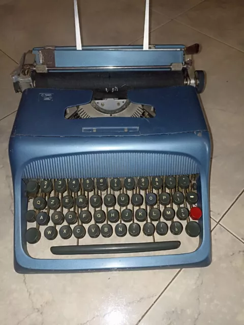 Macchina da scrivere vintage Olivetti