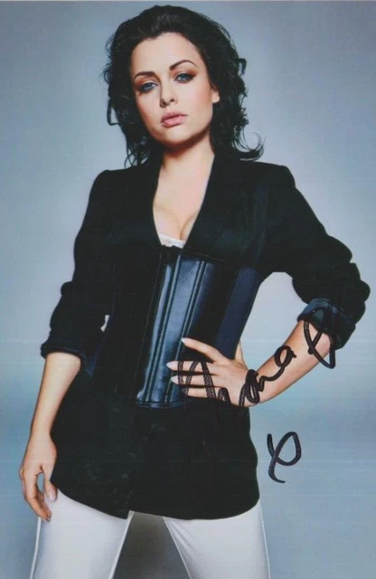 Shona McGarty    **HAND SIGNED**  6x4 photo  ~  Eastenders  ~  AUTOGRAPHED