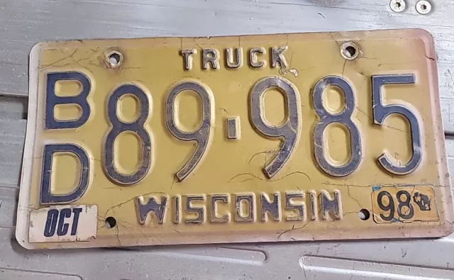 1998 Vintage Wisconsin TRUCK License Plate. tag # BD 89 985