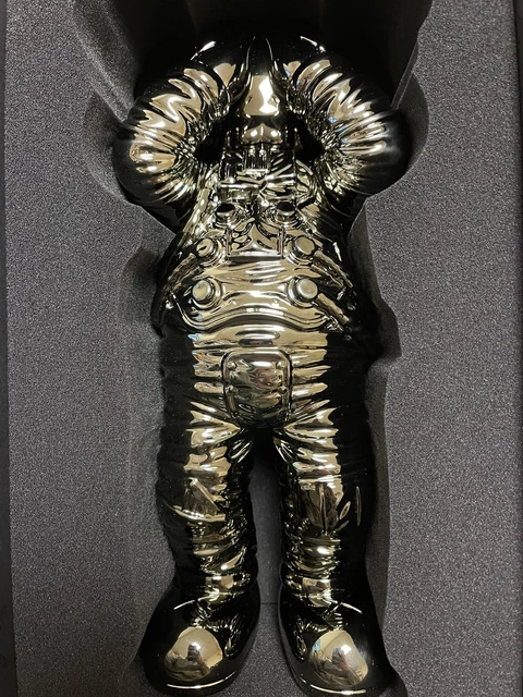 KAWS HOLIDAY SPACE Figure Black *IN HAND* EUR 759,19 - PicClick FR
