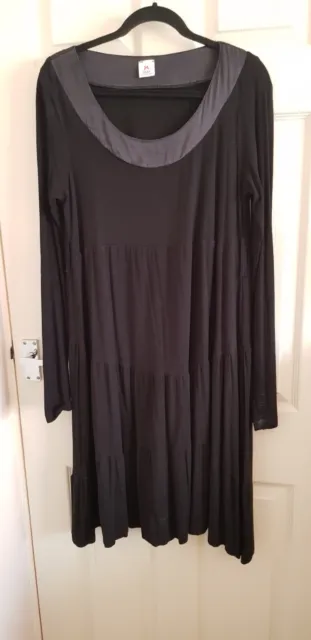 SCEE Black Tiered Long Sleeved Scoop Necked Dress - size XL (16-18)