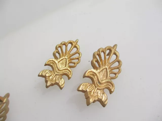Vintage Brass Ormolu Furniture Hardware Mounts Old Leaf Feather Gilt - £4pair