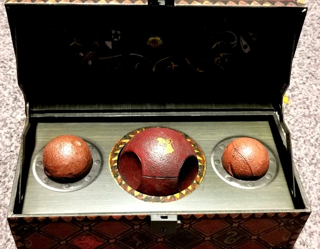 Quaffle HARRY POTTER QUIDDITCH Set With Lockable Chest Poster Quaffle Bludgers ...