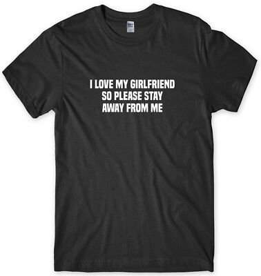 Amo la mia fidanzata, pertanto si prega di stare lontano da me Divertente Uomo Unisex T-shirt