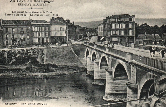 CPA 51 - EPERNAY (Marne) - Quais de la Marne et Pont. Entrance and Rue du Pont